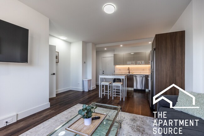 Building Photo - 1555 W Hollywood Ave