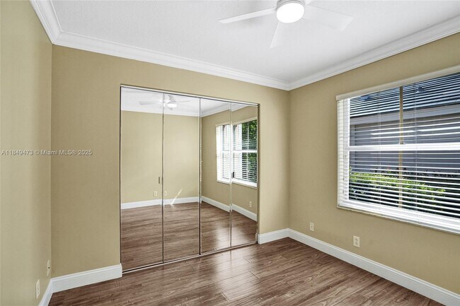 Building Photo - 1100 Chinaberry Dr
