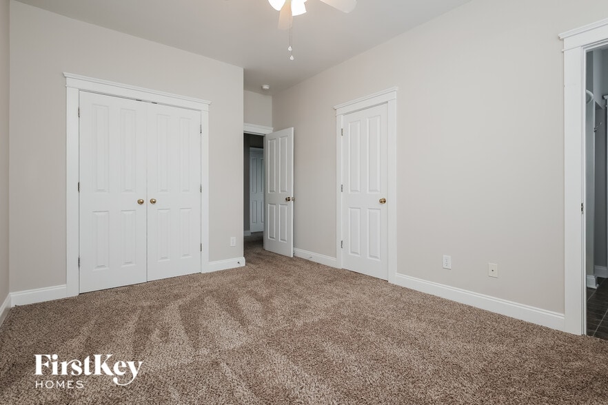 Building Photo - 228 Silverwood Ln