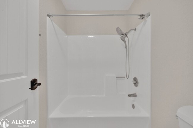 Building Photo - Gated Cimarron 3 Bed/ 2 Bath Home with Garage & Community Amenities