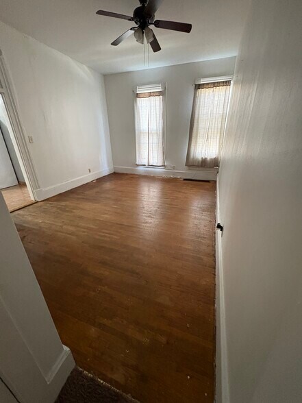 Building Photo - 300 S Washington St