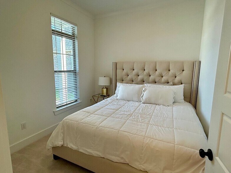 Building Photo - 549 Gadwell Dr