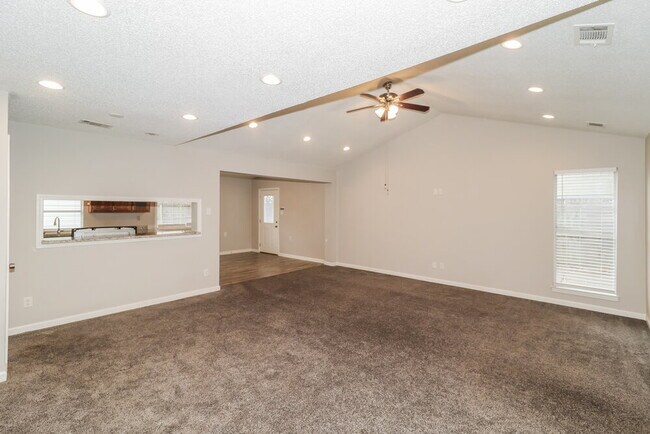 Building Photo - 6124 Kensington Cir