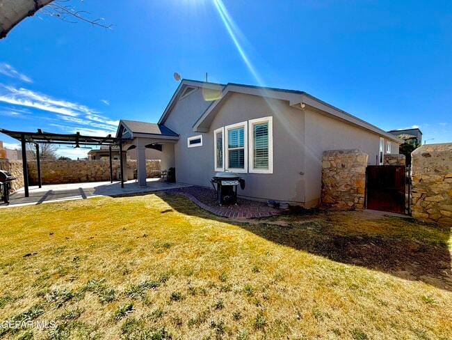 Building Photo - 1180 Spofford Pl