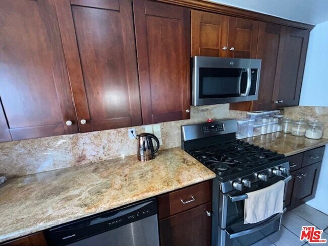 Building Photo - 221 S Gale Dr