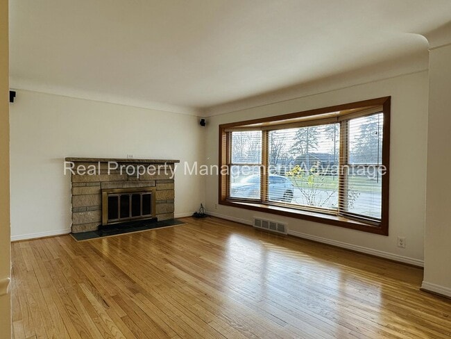 Building Photo - Charming 3-Bedroom Ranch minutes from Woodward Ave, Birmingham, and Berkley!