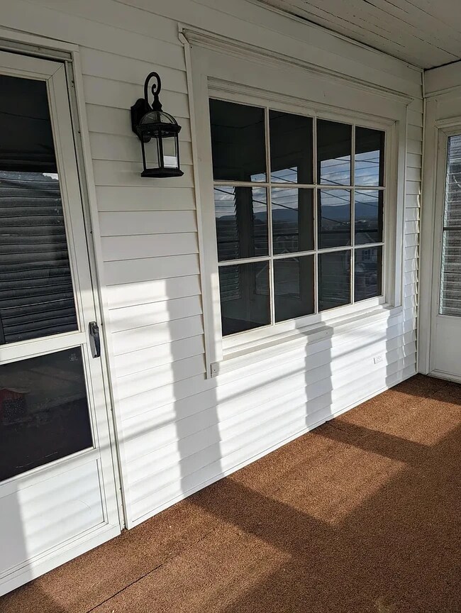 Building Photo - 37 Hurbane St