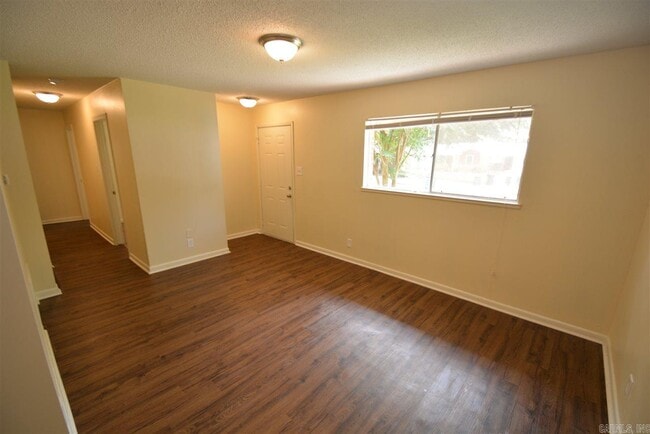 Building Photo - 6 Wynne Cir