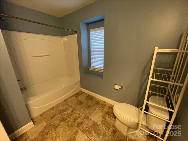 Building Photo - 12728 Cumberland Cove Dr
