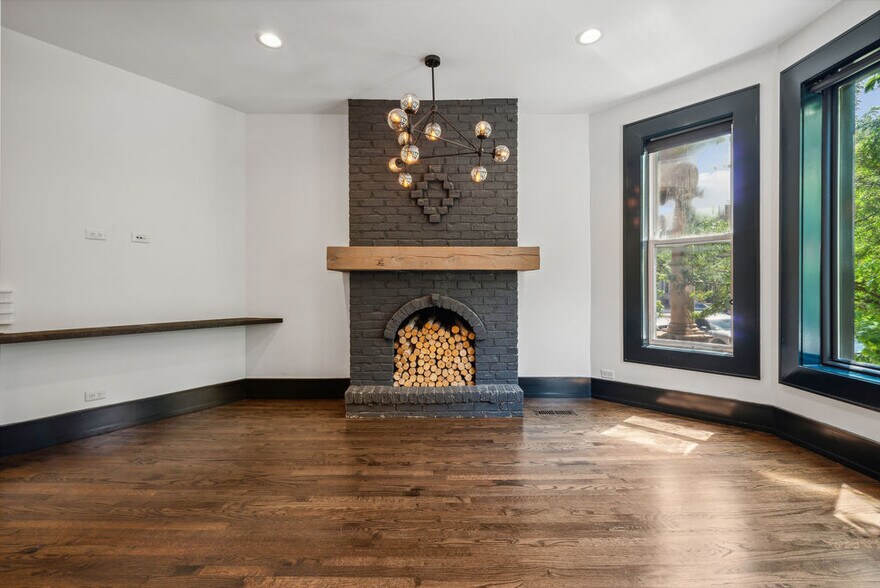 Building Photo - 3513 N Sheffield Ave