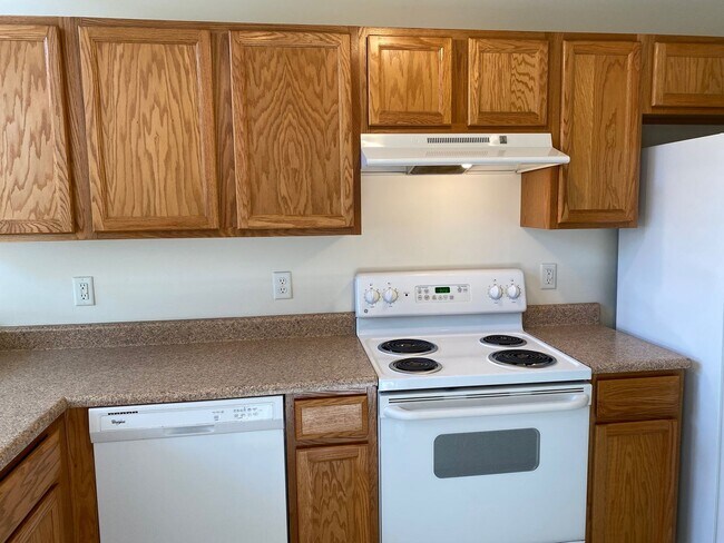 Building Photo - 165 Farm Ln