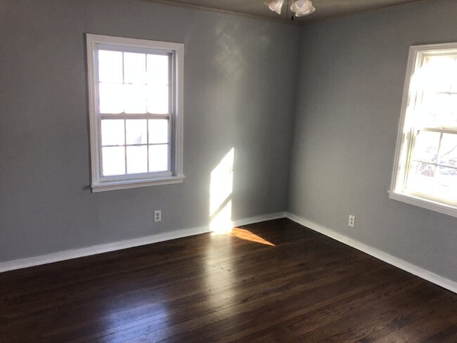 Building Photo - Cute midtown 3 bedroom, 1 bath home