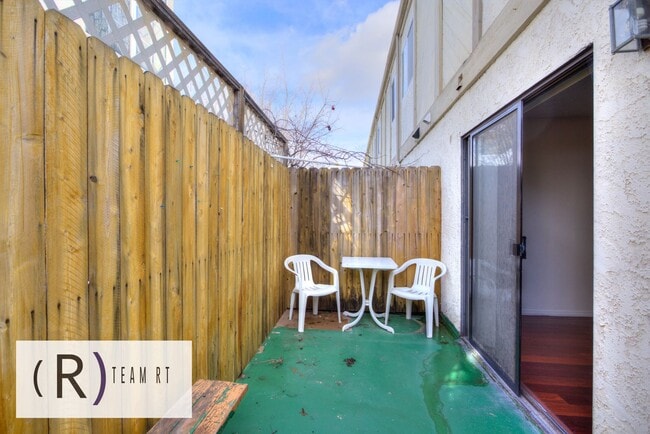 Building Photo - Gorgeous townhouse in a quiet 6-unit gated complex