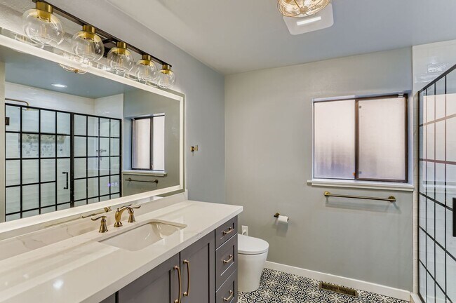 Building Photo - Laurelhurst View Home