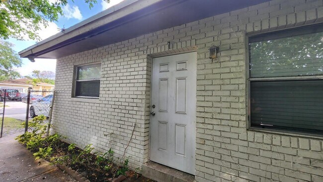 Building Photo - 1210 NW 30th Ave