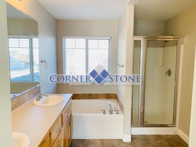 Building Photo - Wonderful Home In Middleton with 3 Car Garage!