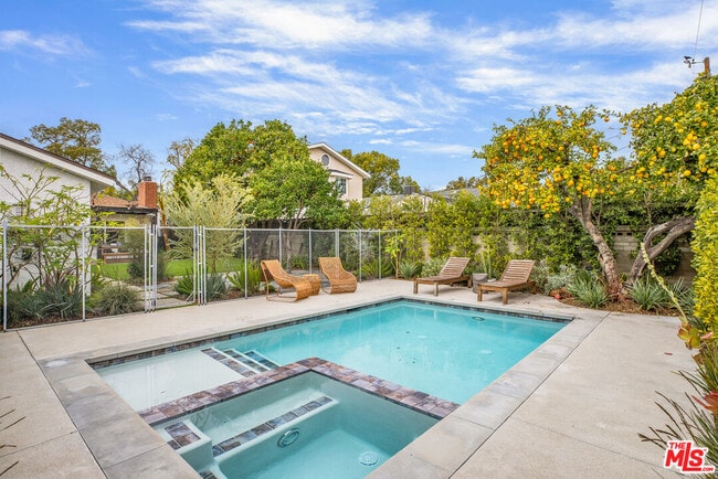 Building Photo - 1024 N Naomi St