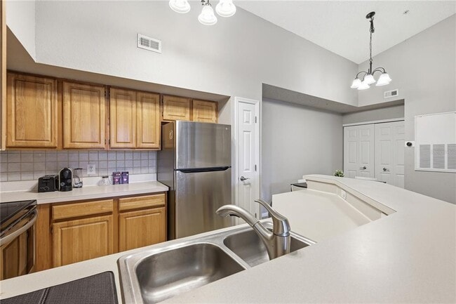 Building Photo - 13001 Mulberry Park Dr