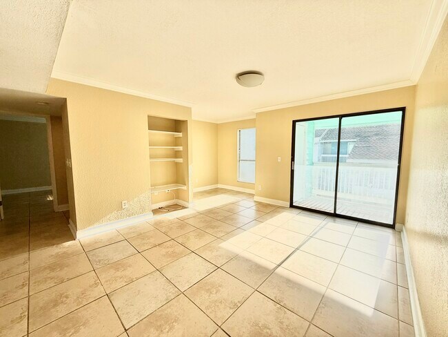 Building Photo - 455 Alt 19