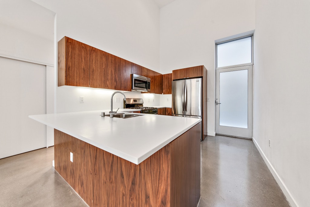 Kitchen - 140 S Gramercy Pl