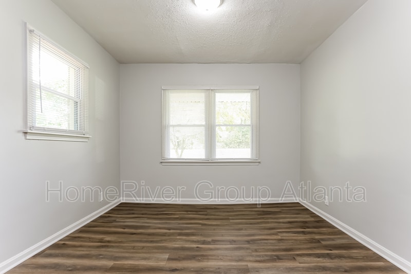 Building Photo - 527 Walton Rd