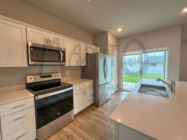 Building Photo - Beautiful Cheney Home