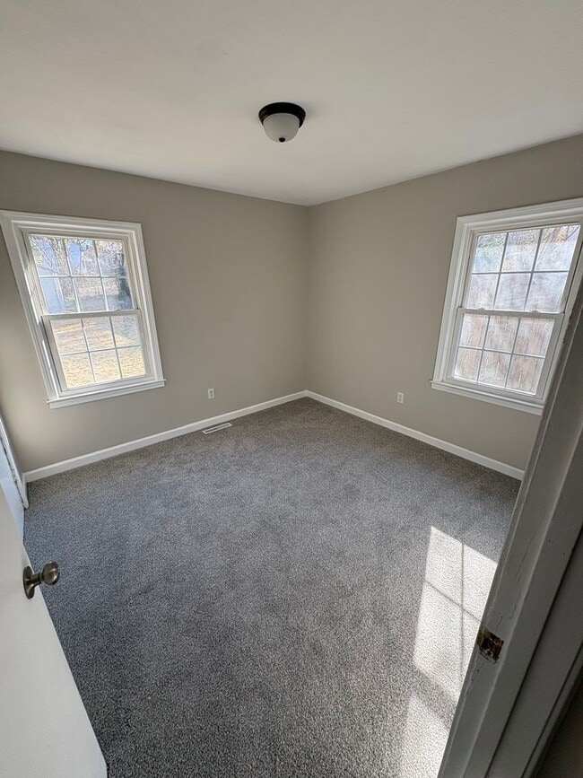 Building Photo - 15 Underwood Ave