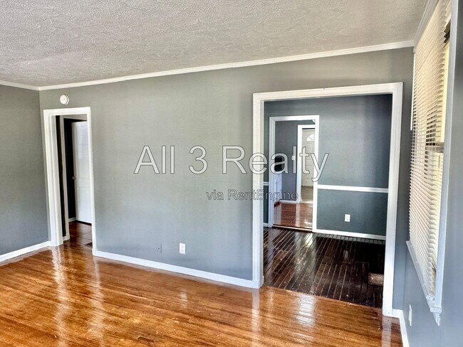Building Photo - 208 Bradley Dr