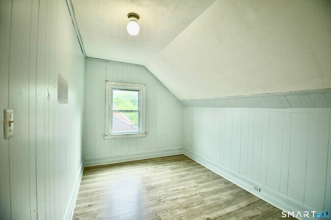 Building Photo - 407 East Ave