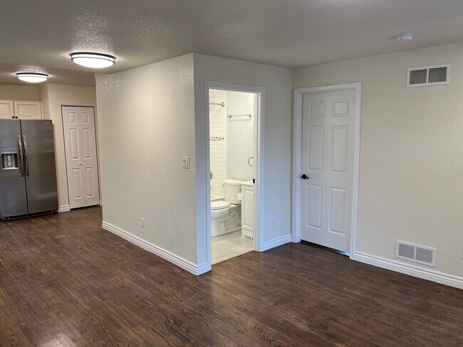 Building Photo - 1430 Rice Ave