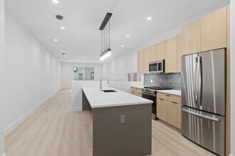 Building Photo - 2 bedroom in Chicago IL 60613