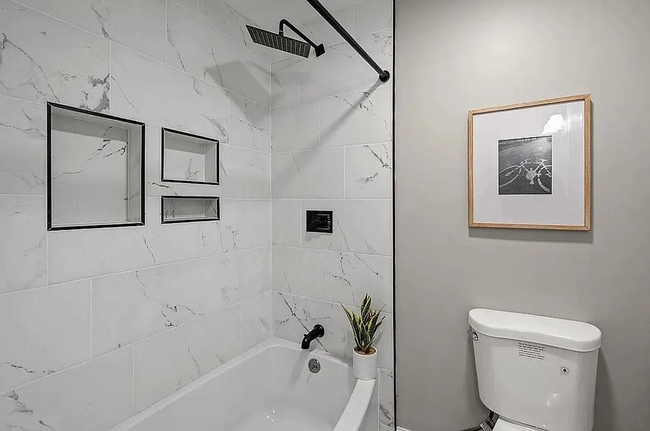 Building Photo - Gorgeous 4 or 5 bed 3.5 Bath in Madisonville!!