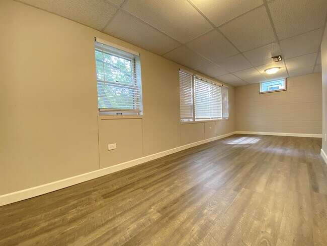 Building Photo - 3620 3rd Pl NW