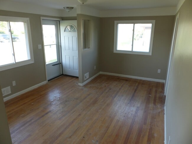 Building Photo - 7571 Pardee Rd