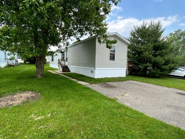 Building Photo - 733 Ascot Cir