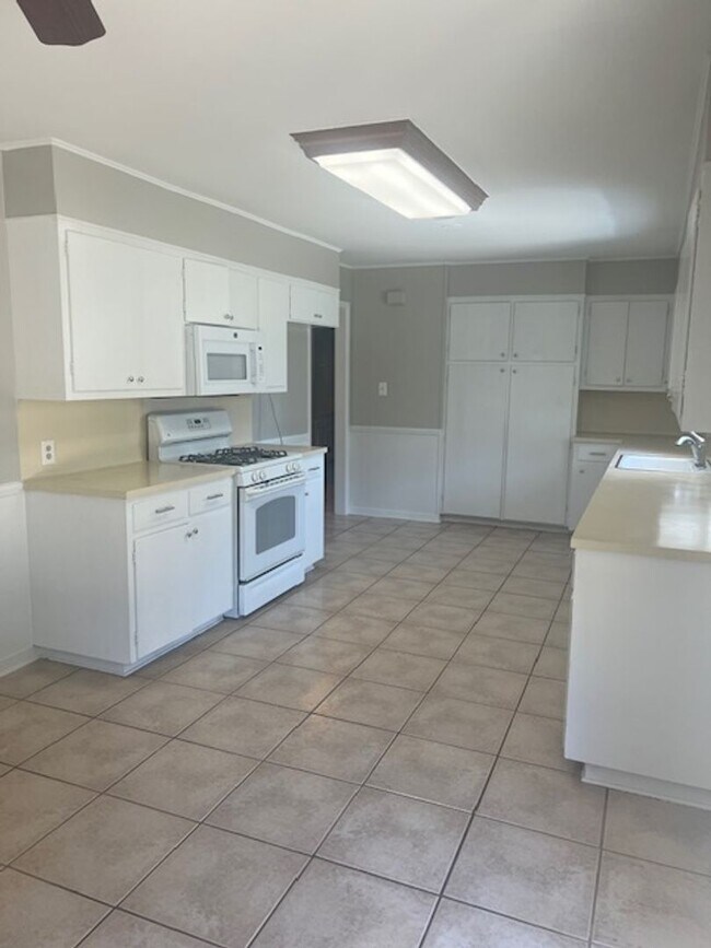 Building Photo - 2 Bedroom 1 Bathroom Georgetown Home