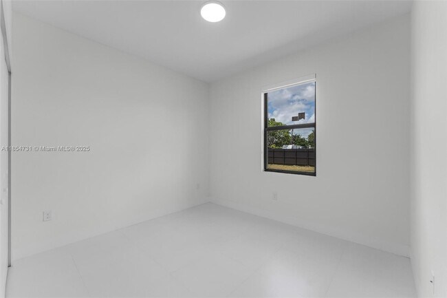 Building Photo - 32206 SW 196th Ave