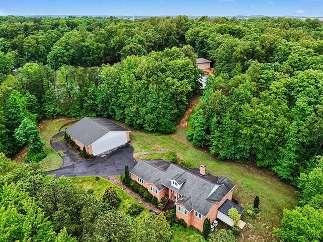 Building Photo - Ultimate Aviation Estate: Luxury 1-Level Living on 5+ Acres Near Downtown Fredericksburg