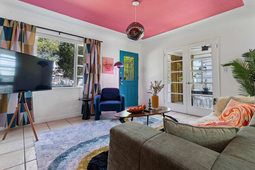 Building Photo - 260 NE 45th St