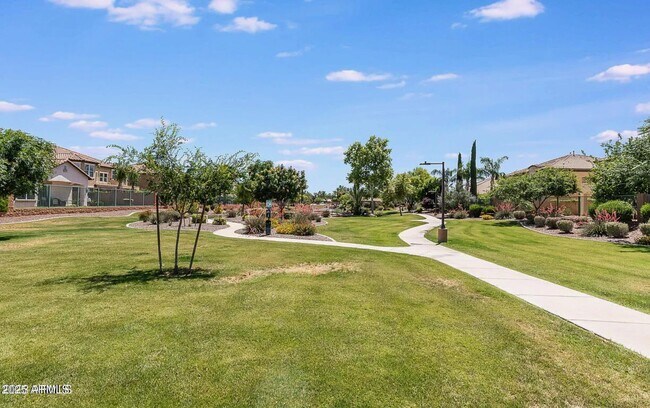 Building Photo - 931 E Canyon Way
