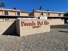 Building Photo - 1 bed, 1 bath upstairs unit for rent