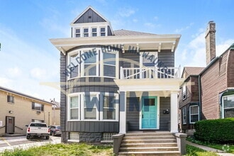 Building Photo - 1545 E Irving Pl