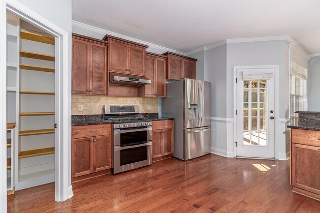 Building Photo - 4025-4025 Stowe Dr