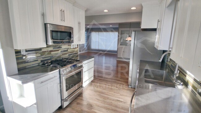 Building Photo - Beautiful 4 Bedroom Home in Sugarhouse