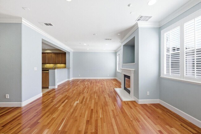 Building Photo - 200 Live Oak Way