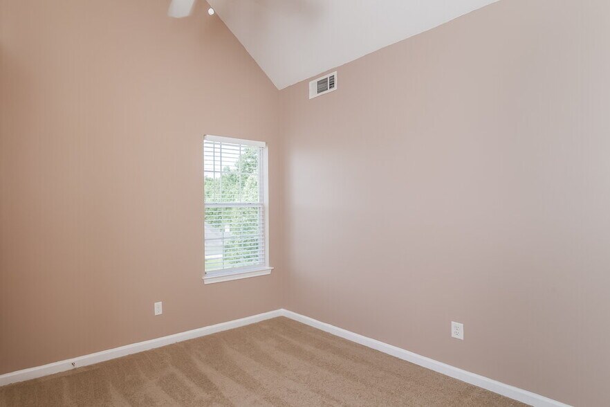 Building Photo - 4195 Clarks Tr