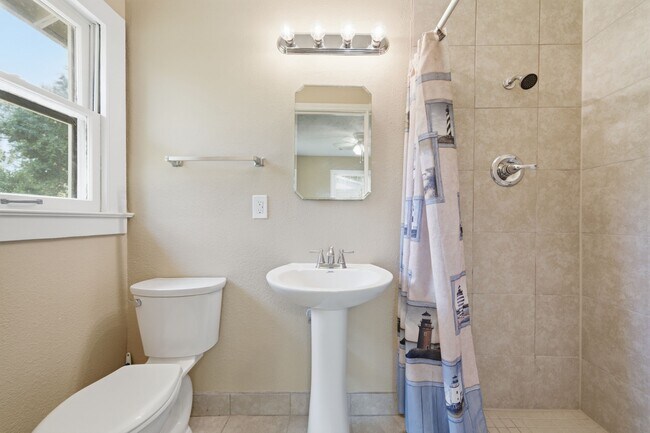 Building Photo - 14906 Quaking Aspen Dr