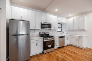 Building Photo - 652 W Gordon Ter