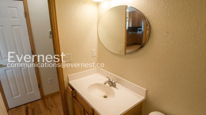 Building Photo - 250 Opal Ct