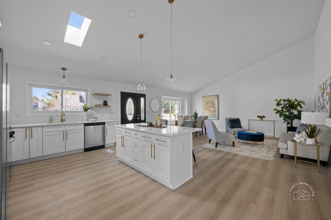 Building Photo - 2735 Springdale Cir